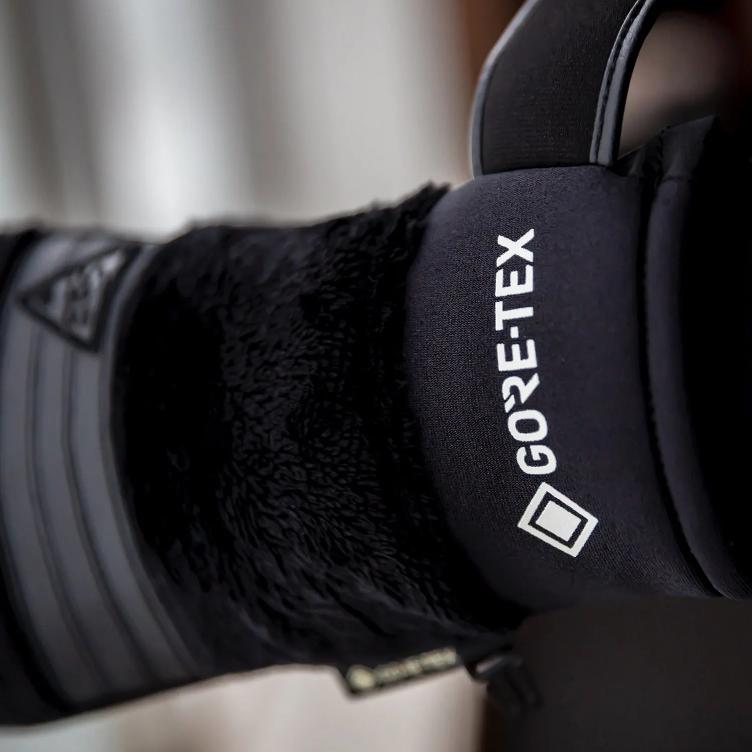 GORE-TEX EXCLUSIVE