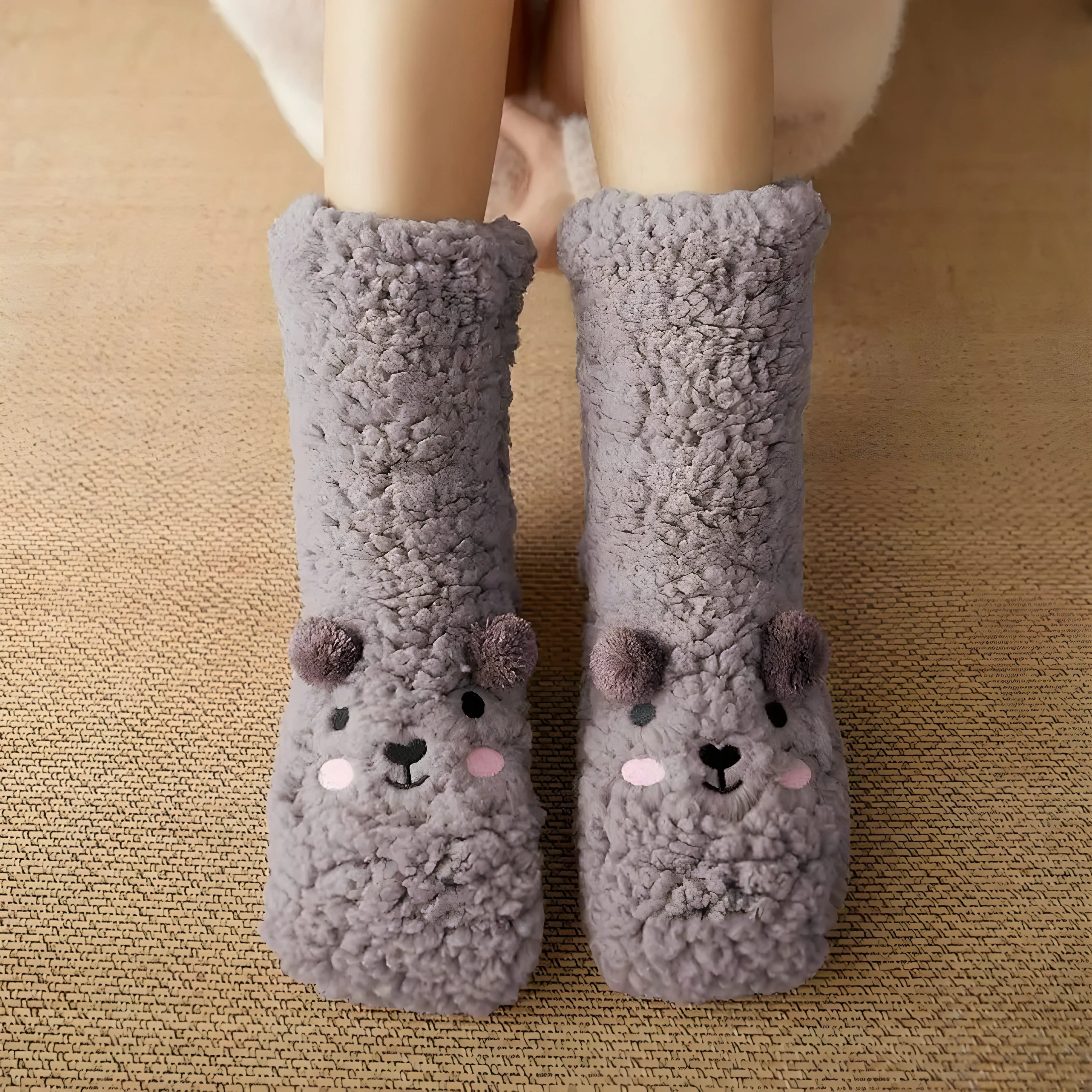 Paloma Socken - Elegante Samt-Korallenvlies-Socken mit Bärendesign