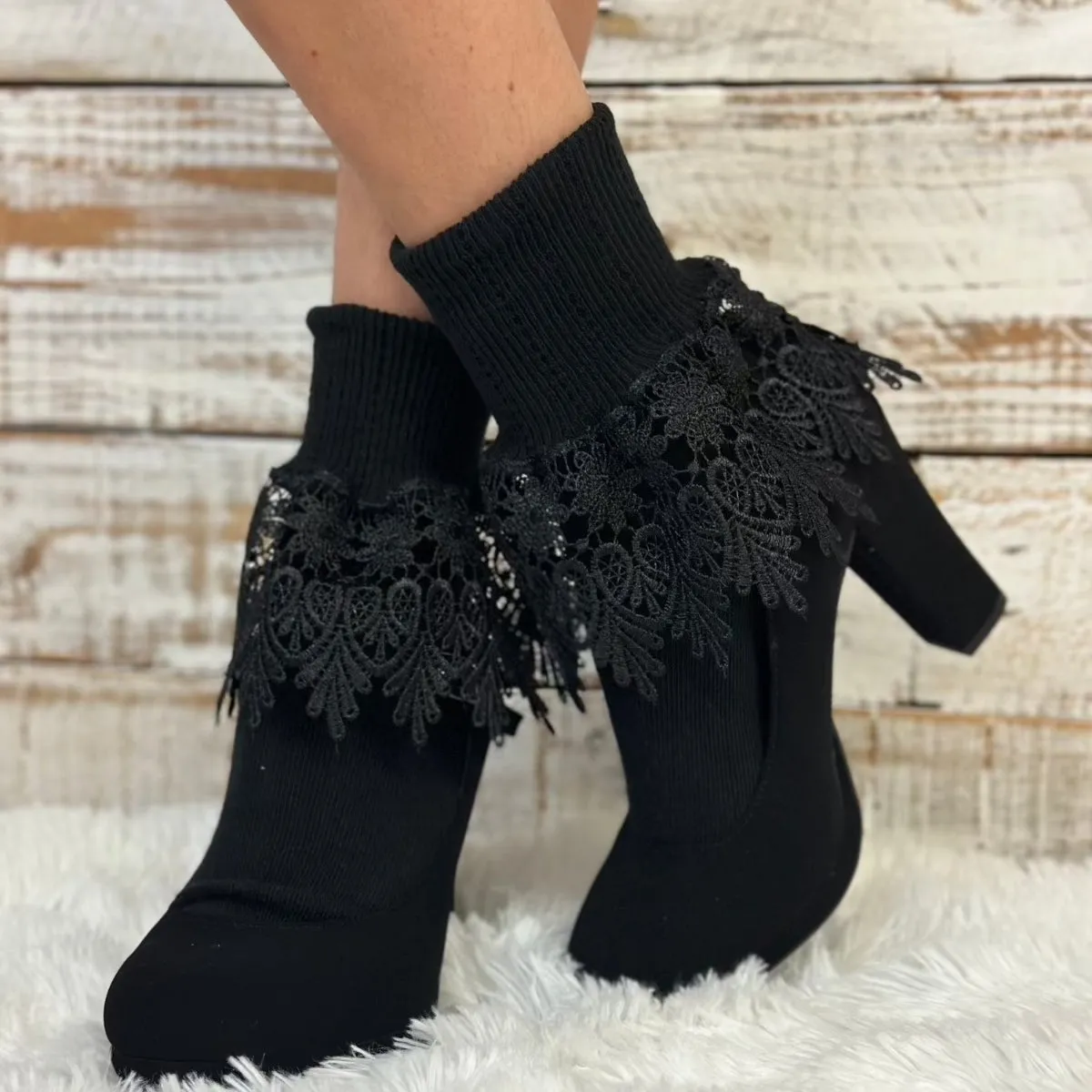 SIGNATURE  lace cuff socks - black